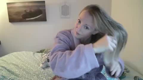 Snapshot of alice8363 chatting on 12-09-24, 08:33 Alice online show from 12-09-24, 08:33