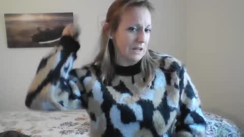 Snapshot of alice8363 chatting on 01-07-25, 08:24 Alice online show from 01-07-25, 08:24