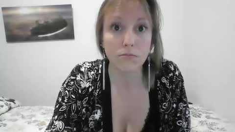 Snapshot of alice8363 chatting on 02-04-25, 05:01 Alice online show from 02-04-25, 05:01