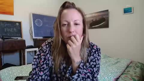 Snapshot of alice8363 chatting on 10-06-25, 08:34 Alice online show from 10-06-25, 08:34