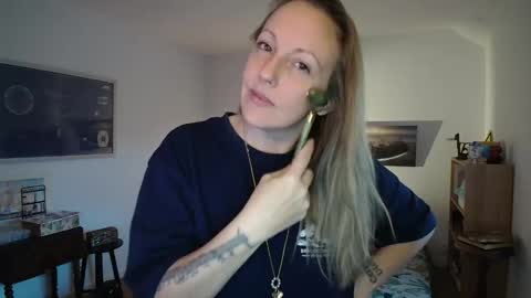 Snapshot of alice8363 chatting on 11-15-25, 07:38 Alice online show from 11-15-25, 07:38