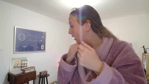 Snapshot of alice8363 chatting on 11-17-25, 10:10 Alice online show from 11-17-25, 10:10