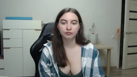 Alice online show from 06-18-26, 05:39