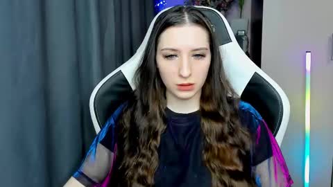 Snapshot of alice_bailey chatting on 12-01-25, 01:16 Alice online show from 12-01-25, 01:16