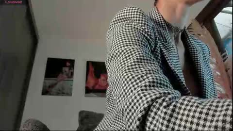 Snapshot of alice_barry chatting on 10-14-25, 02:18 Alice online show from 10-14-25, 02:18