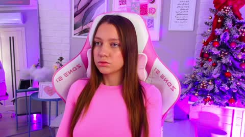 Snapshot of alice_charmy chatting on 01-11-25, 05:10 Alice in Wonderland online show from 01-11-25, 05:10