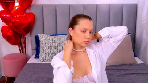 Snapshot of alice_charmy chatting on 02-19-25, 05:16 Alice in Wonderland online show from 02-19-25, 05:16