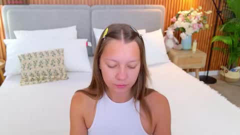 Snapshot of alice_charmy chatting on 09-14-25, 05:17 Alice in Wonderland online show from 09-14-25, 05:17