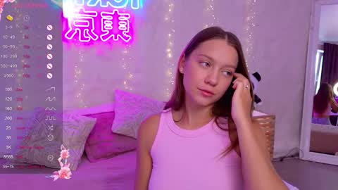 Snapshot of alice_charmy chatting on 09-16-25, 05:19 Alice in Wonderland online show from 09-16-25, 05:19