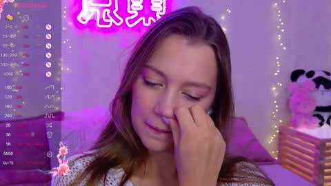 Snapshot of alice_charmy chatting on 09-22-25, 06:04 Alice in Wonderland online show from 09-22-25, 06:04