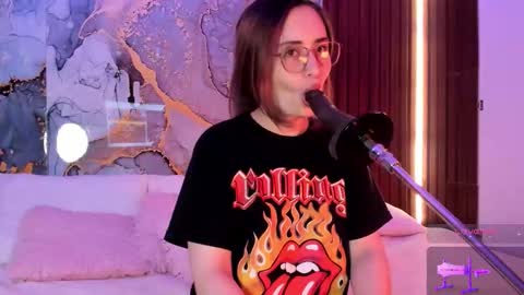 Mey online show from 10-22-25, 02:56