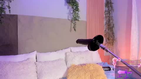 Mey online show from 03-22-26, 04:32