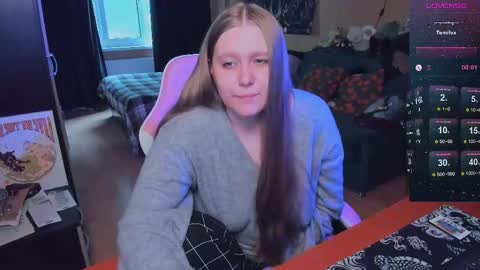 Snapshot of alice_dreamgirl_ chatting on 05-30-26, 10:01 Alice 3 online show from 05-30-26, 10:01