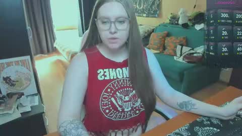 Snapshot of alice_dreamgirl_ chatting on 06-08-26, 12:38 Alice 3 online show from 06-08-26, 12:38