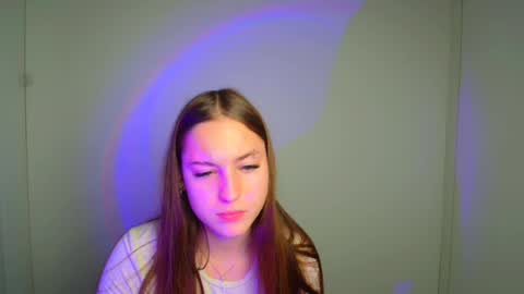 Snapshot of alice_dreamofu chatting on 06-25-26, 05:23 Alice online show from 06-25-26, 05:23