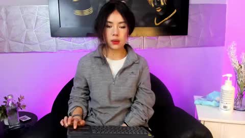  Alice Evans online show from 01-09-25, 12:30