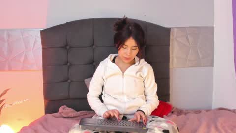  Alice Evans online show from 01-23-25, 10:43