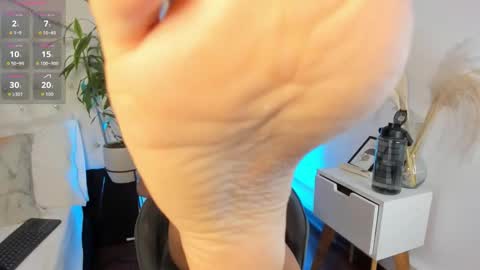 Alice Graay  online show from 10-14-25, 08:31