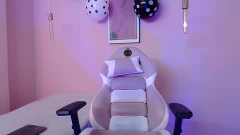 Snapshot of alice_in_hornyland_ chatting on 10-06-25, 08:06 alice_in_hornyland_ online show from 10-06-25, 08:06