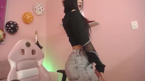 Snapshot of alice_in_hornyland_ chatting on 10-18-25, 08:42 alice_in_hornyland_ online show from 10-18-25, 08:42
