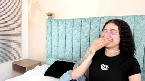 Snapshot of alice_martinez_ chatting on 02-11-25, 10:04 alice and amber online show from 02-11-25, 10:04