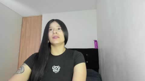 Snapshot of alice_martinez_ chatting on 03-04-25, 04:20 alice and amber online show from 03-04-25, 04:20