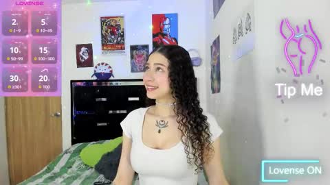 Snapshot of alice_martinez_ chatting on 11-04-25, 01:32 alice and amber online show from 11-04-25, 01:32