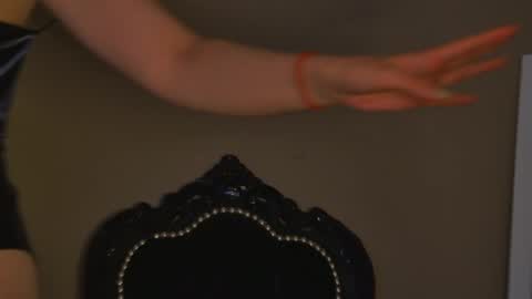 Snapshot of alice_munro chatting on 05-27-26, 01:57 AliceMunro online show from 05-27-26, 01:57