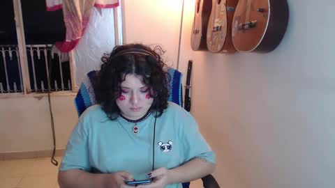 Alicia Aldara online show from 10-16-25, 04:24