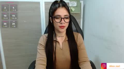 Snapshot of alice_rose5 chatting on 09-20-25, 03:40 Alice online show from 09-20-25, 03:40