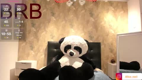 Snapshot of alice_rose5 chatting on 10-15-25, 03:06 Alice online show from 10-15-25, 03:06