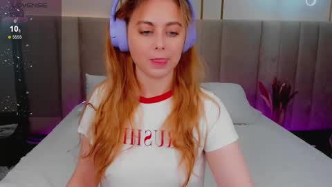 Snapshot of alice_wander chatting on 09-11-25, 02:22 Alice online show from 09-11-25, 02:22