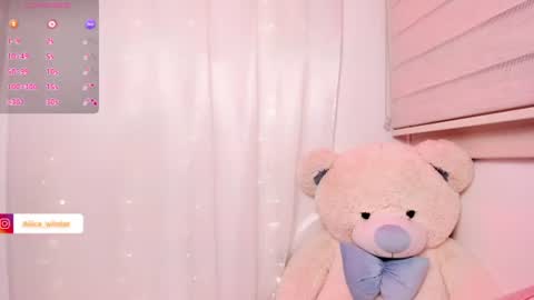 Snapshot of alice_wiinter chatting on 06-30-26, 11:06 Alice online show from 06-30-26, 11:06