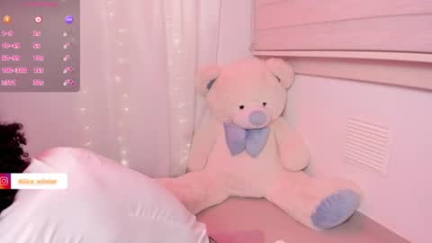 Snapshot of alice_wiinter chatting on 07-06-26, 11:07 Alice online show from 07-06-26, 11:07