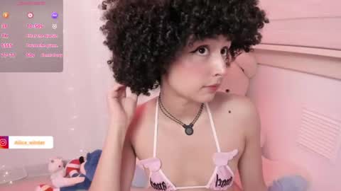 Snapshot of alice_wiinter chatting on 07-08-26, 12:15 Alice online show from 07-08-26, 12:15