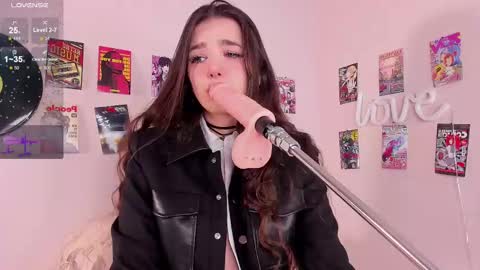 Snapshot of alicebonam chatting on 02-12-25, 07:23 Alice online show from 02-12-25, 07:23