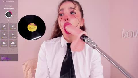 Snapshot of alicebonam chatting on 10-22-25, 07:02 Alice online show from 10-22-25, 07:02