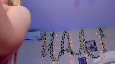 Snapshot of alicecaseyy chatting on 12-01-24, 05:13 AliceCasey online show from 12-01-24, 05:13
