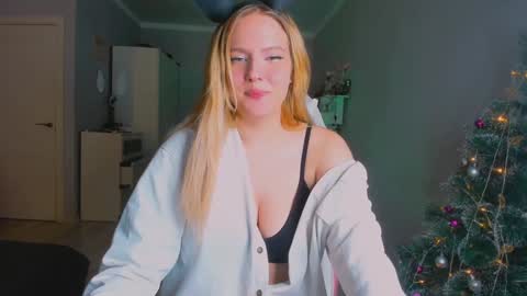Snapshot of alicecaseyy chatting on 01-07-25, 10:30 AliceCasey online show from 01-07-25, 10:30