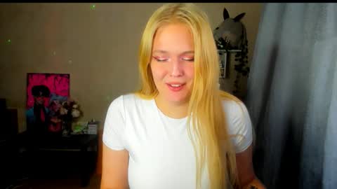 Snapshot of alicecaseyy chatting on 11-25-25, 02:17 AliceCasey online show from 11-25-25, 02:17