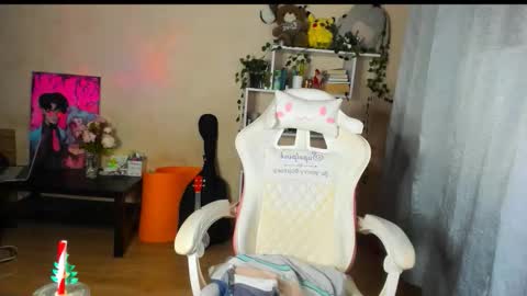 Snapshot of alicecaseyy chatting on 11-27-25, 03:25 AliceCasey online show from 11-27-25, 03:25