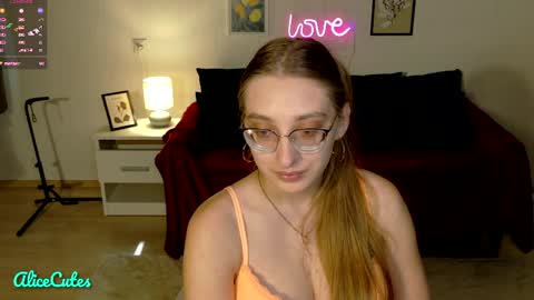 AliceCutes online show from 04-11-26, 01:59