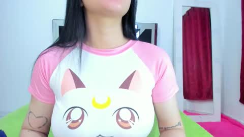 Snapshot of alicee20 chatting on 12-18-25, 05:35 alicee20 online show from 12-18-25, 05:35