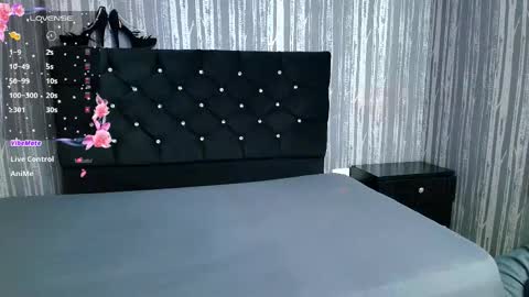 Snapshot of alicee_moonn chatting on 10-22-25, 07:13 alicee_moonn online show from 10-22-25, 07:13