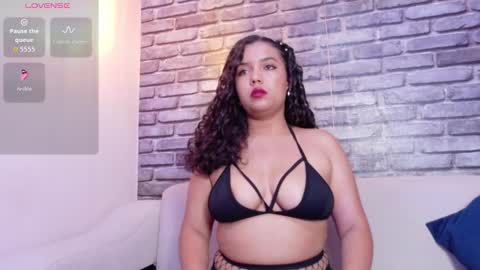 Snapshot of alicee_revess chatting on 09-29-25, 12:32 Danna online show from 09-29-25, 12:32