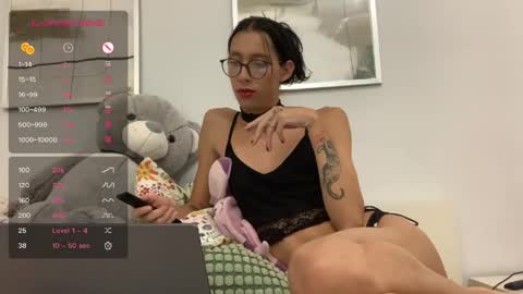 Snapshot of alicee_salvatore chatting on 03-25-26, 12:27 Alice Salvatore online show from 03-25-26, 12:27