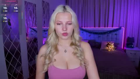 Snapshot of alicefreman chatting on 12-18-25, 10:54 Alice online show from 12-18-25, 10:54