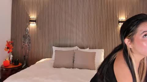 Alice  online show from 10-25-25, 04:20