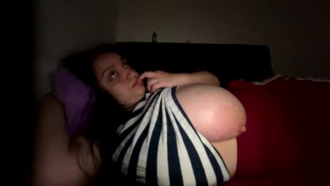 Snapshot of aliceinboobieland chatting on 12-21-24, 10:40 Aliceinboobieland online show from 12-21-24, 10:40