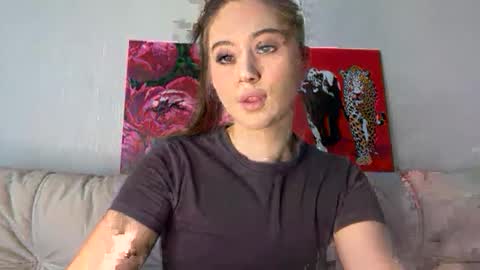 Snapshot of aliceinlustland chatting on 05-14-26, 12:34 aliceinlustland online show from 05-14-26, 12:34